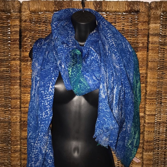 Extra Large Juicy Couture Snake Print scarf - Picture 2 of 5